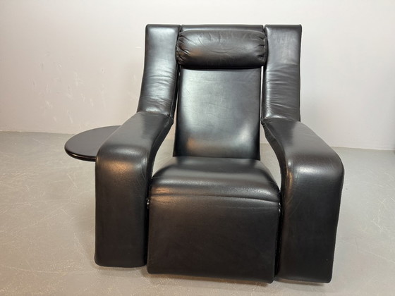 Image 1 of Italian Mid-Century Design 'Kilkis' Black Leather Lounge Chair with Integrated Small Sidetable, Designed by Ammaniti & Vitello 