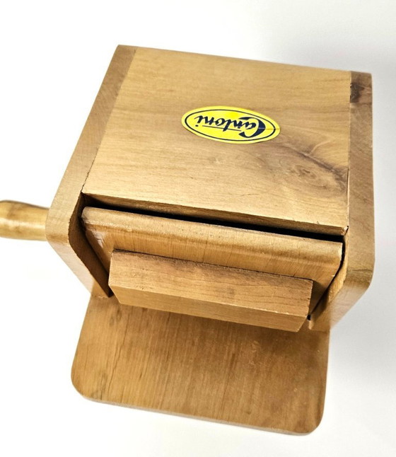Image 1 of Grattugia per parmigiano Cantoni in legno vintage | Design italiano di metà secolo
