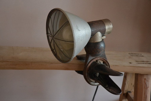 1930s vintage work lamp by the brand Josef Krös Frankfurt DRP Bauhaus. Clamp lamp - industrial lamp