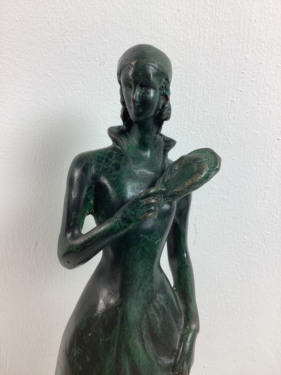 Image 1 of Statue Art nouveau/déco d'une jeune femme avec un éventail