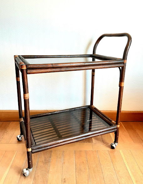 Carrello vintage in rattan e vetro fumé