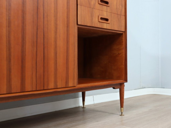 Image 1 of Haut-plat italien en teck des années 1960, restauré avec des pieds en laiton