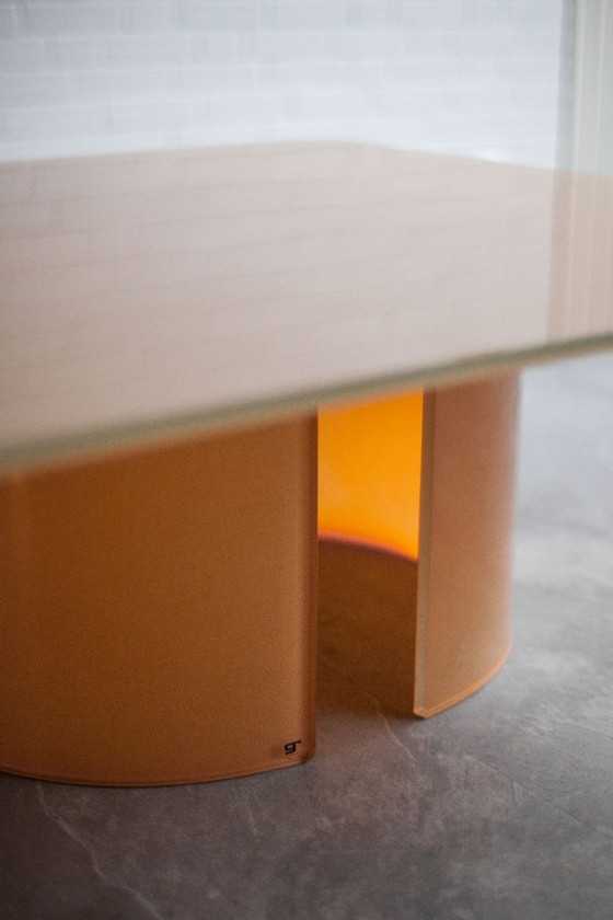 Image 1 of Perzikkleurige glazen salontafel van Galotti & Radice, jaren 70, Italië