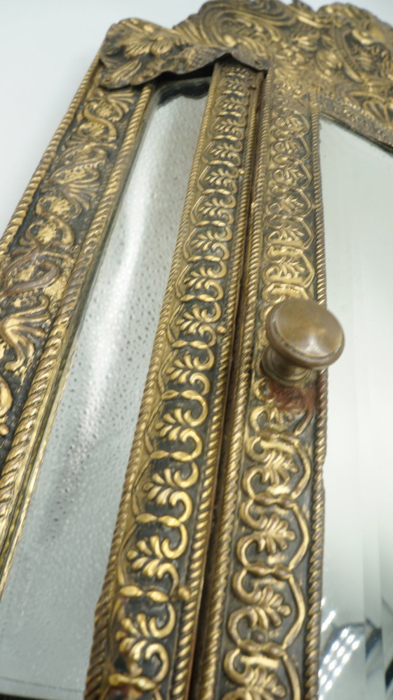 Image 1 of Niederländischer antiker, verzierter Messing-Galeriespiegel, Bürsten, Wandglas, Kupferschrank