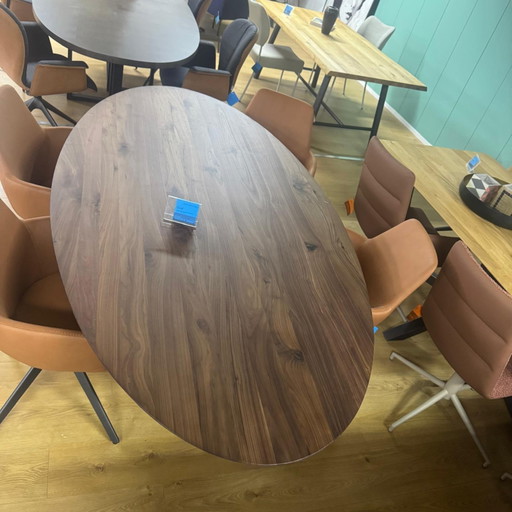 Oval 3.0 – Bert Plantagie, eettafels (photo 2 of 4)