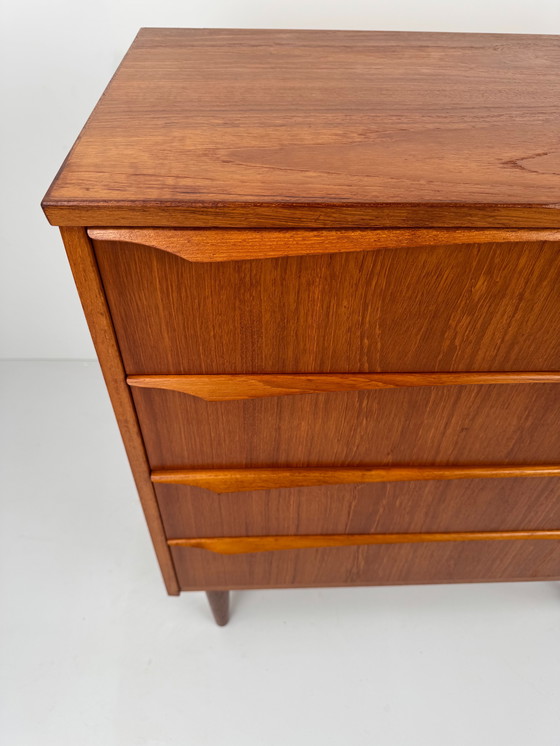 Image 1 of Commode danoise vintage – Élégante commode en teck de style Mid-Century Design