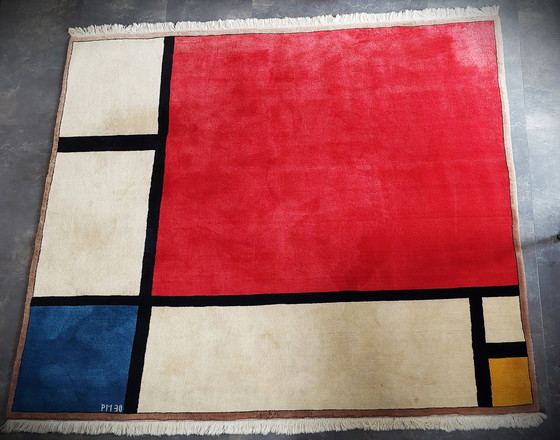 Image 1 of Tapisserie persane d'après Piet Mondrian , composition en rouge, bleu et jaune