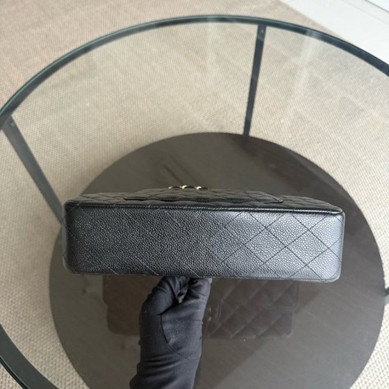 Image 1 of Chanel Classic Flap Medium - Caviar 25CM Gewatteerd generfd kalfsleer Zwart Goudkleurige hardware