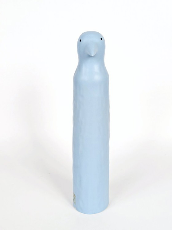 Image 1 of Keramische sculptuur van een blauwe pinguïn van IKEA, gemaakt door Katarina Brieditis, begin jaren 2000.
