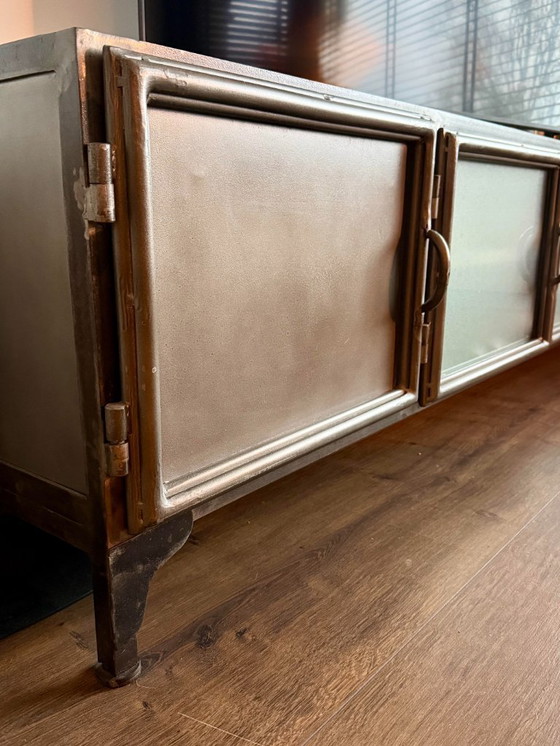 Image 1 of Mobile TV e credenza industriale Ruff