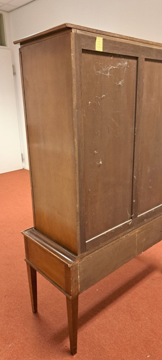 Image 1 of Meuble classique en noyer | style antique/rétro | années 1940-1950