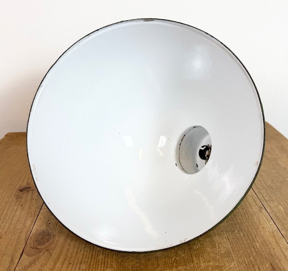 Image 1 of Industriële Britse hanglamp van groen emaille, jaren 60