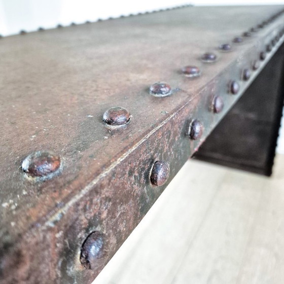 Image 1 of Industriële geklinknagelde tafel