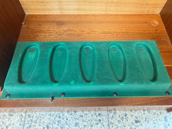 Mid Century Wäscheschrank / Waffenschrank für 5 Langwaffen und diverses Zubehör im klassischen Design, ohne (photo 9 of 12)