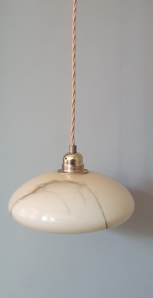 Lámpara colgante vintage de cristal opalino con efecto mármol, estilo Art Déco.