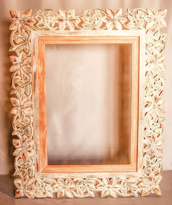 Image 1 of Solid wood frame, carved and crafted with floral motifs, for photographs, mirrors, pictures, etc. New.