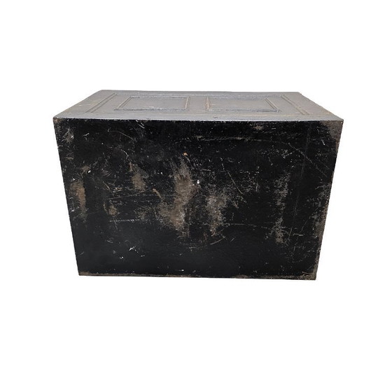 Image 1 of Antique English cast iron safe with key, mid 19th century