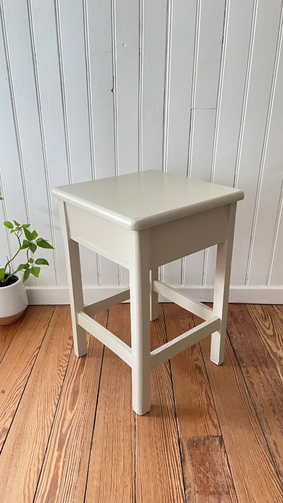 Image 1 of Sgabello vintage in legno verniciato beige