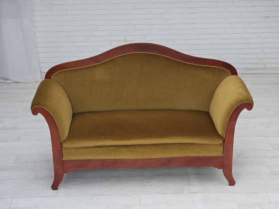 Image 1 of Sofá danés de dos plazas de los años 50 en estilo Biedermeier, tapizado en terciopelo.
