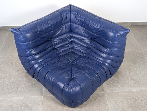 Image 1 of Michel Ducaroy Ligne Roset Ecksofa aus blauem Togo-Leder, Frankreich, 1980er Jahre