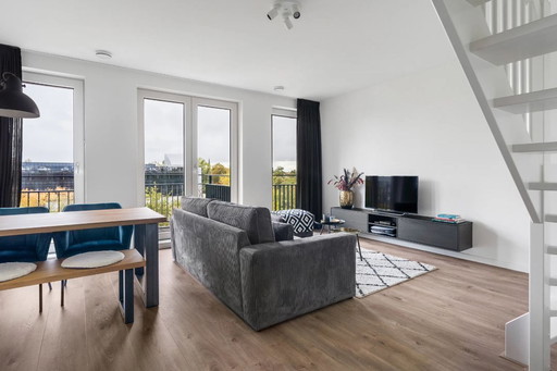 2,5-zits bank met hocker/poef – nette staat – modern grijs