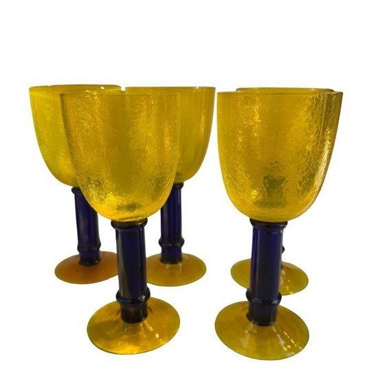 Image 1 of Ensemble de 5 verres Vintage jaune et bleu cobalt - style Memphis - ca. 1980 - Probablement Kosta Boda