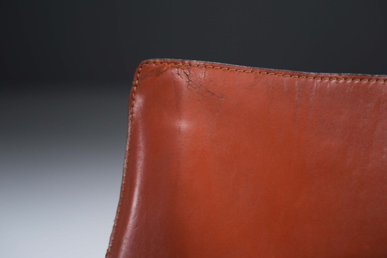 Image 1 of Splendida e antica sedia da pranzo in pelle Cab 414 di Mario Bellini per CASSINA Italia