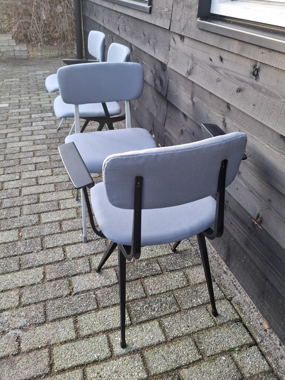 Image 1 of 4 Ahrend de Cirkel Revolt chairs