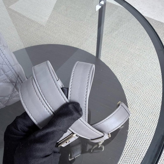 Image 1 of DIOR LADY MEDIUM - PELLE DI AGNELLO CANNAGE GRIGIO, DETTAGLI GRIGIO ORO, CINTURINO REGOLABILE