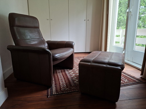 Original De Sede DS-50 Design-Sessel mit Fußhocker, braunes Nackenleder.