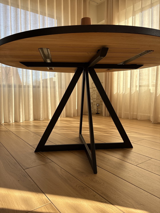 Image 1 of Ronde eiken eettafel van Unit 14