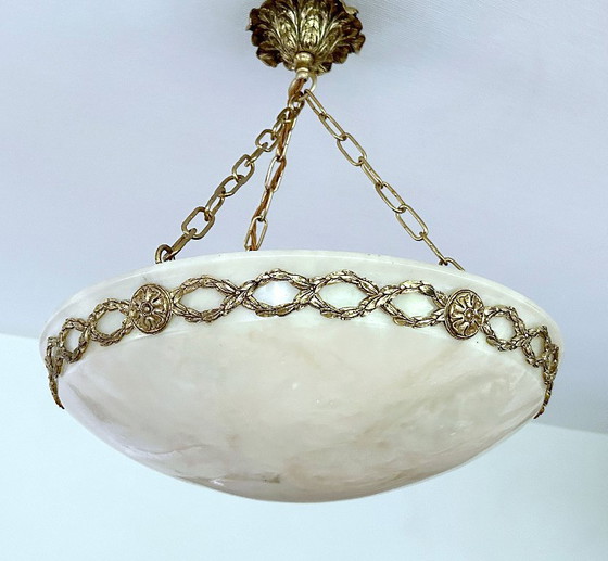 Image 1 of Lampada a sospensione in alabastro e bronzo in stile Art Déco francese