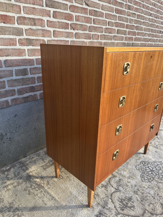 Image 1 of Cassettiera alta vintage di metà secolo, realizzata da MSI Sweden in teak.