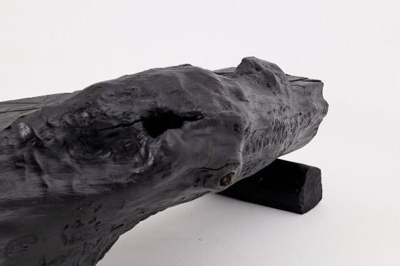 Image 1 of Bank van massief verkoold hout van Logniture – een organisch, modern en sculpturaal zitmeubel.