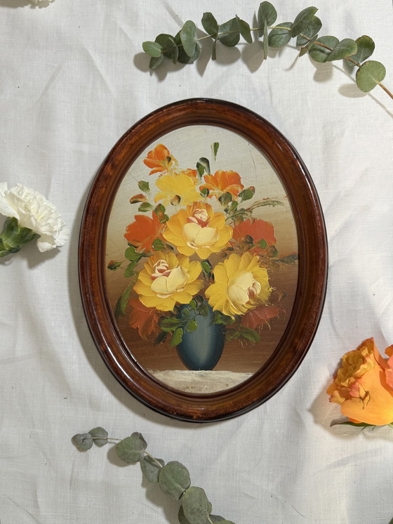Image 1 of Vintage schilderij met ovale lijst en bloemen