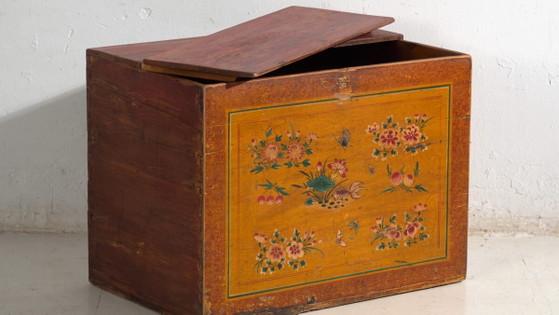 Antique Chinese trunk with original paint – China, circa 1900 – Storage cabinet, Metal (photo 3 of 40)