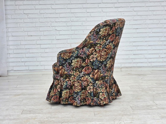 Image 1 of Sillón de cóctel danés de la década de 1960, tapizado en tela jacquard.