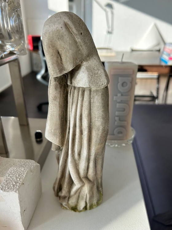 Image 1 of Beeld Rouwklager Pleurant