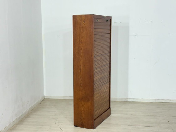 Image 1 of Grote kast met roldeksel uit de jaren 60 – eikenhout – vintage dressoir / kast in mid-century stijl