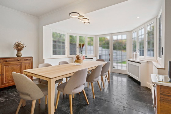 Image 1 of Designer table 'Sarah' & 8 x chairs 'Joy' – Top condition