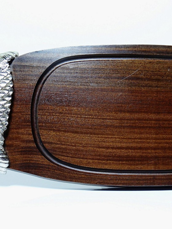 Image 1 of Grand plateau de service à saumon bois et métal argenté vintage années 60