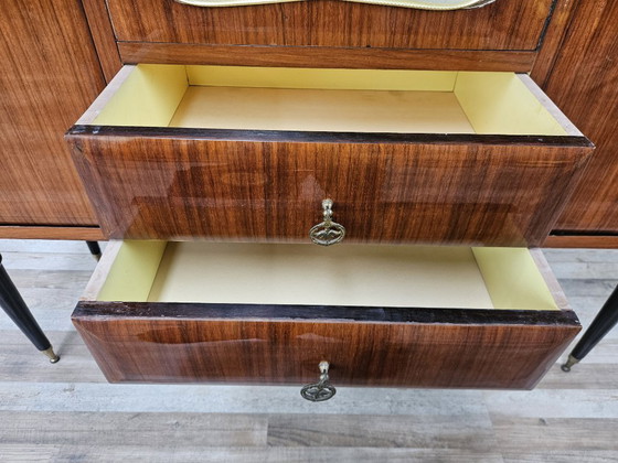 Image 1 of Vetrina in mogano della metà del 1960 con piano in vetro