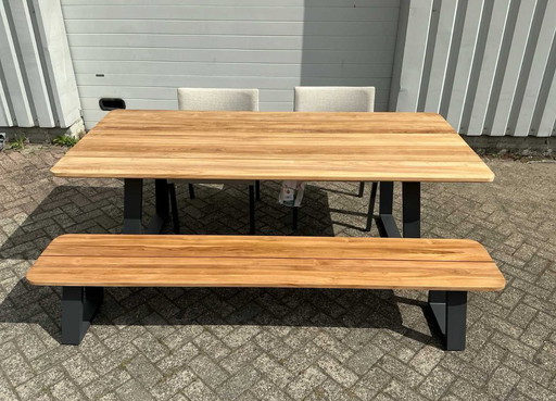 Suns Tomar 220 with bench and 2x Suns Antas Dining Chair
