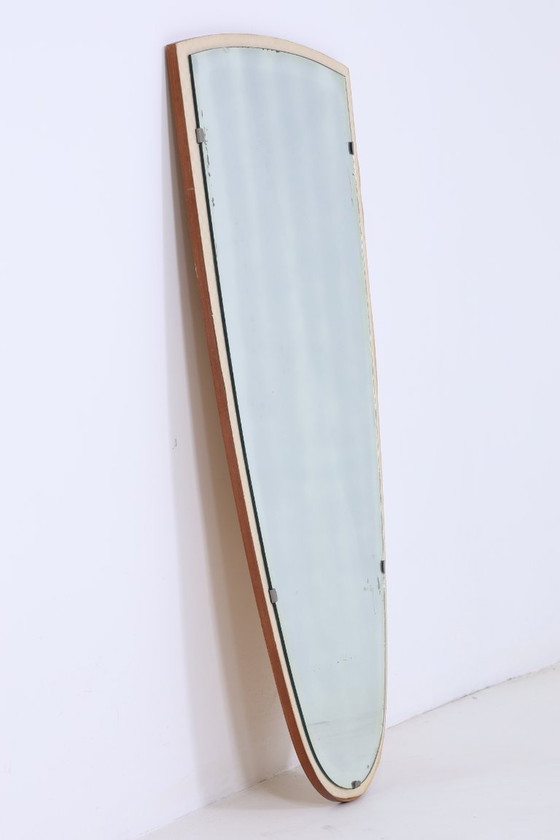 Image 1 of Specchio d'epoca anni '60 - metà secolo Specchio da appendere Specchio di legno Retrò inclinato Vintage #06-03