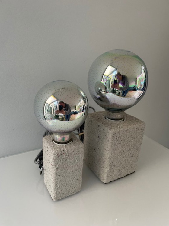 Image 1 of Set van twee moderne designlampen met sculpturale stenen basis