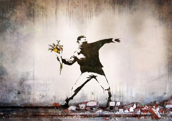 Image 1 of Statua in bronzo di Banksy lanciatore di fiori, modello grande