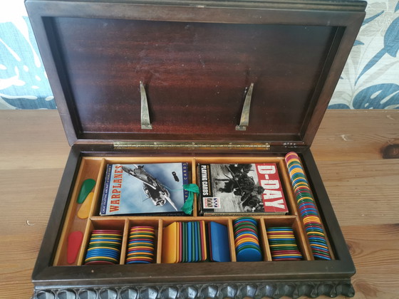 Image 1 of Set Giochi Vintage WWII - Scatola Legno + Carte Piatnik SIGILLATE - Ed. 50° Anniversario