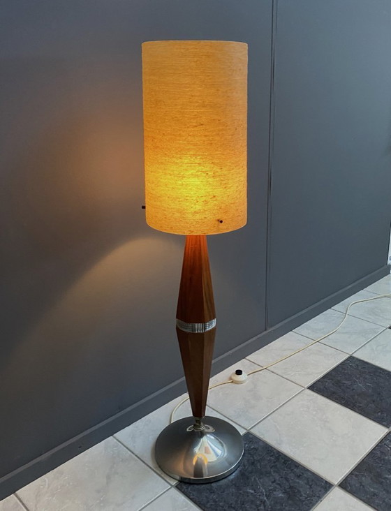 Image 1 of Lámpara de pie de madera rara con base de contradiábolo, década de 1960