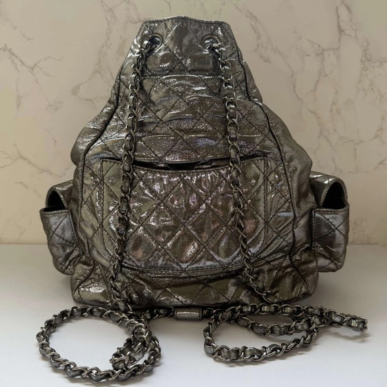 Chanel mini Mochila plateada metálica – Cristal, Modern (photo 6 of 15)