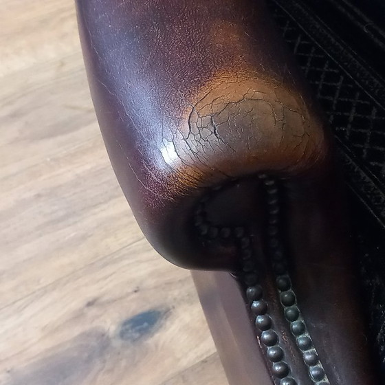 Image 1 of Steigern Sie Ihr Wohngefühl mit diesem beeindruckenden Set Chesterfield-Ohrensesseln aus Kuhfell!